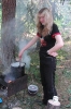 Ольга Чернышева впервые готовит обед на костре