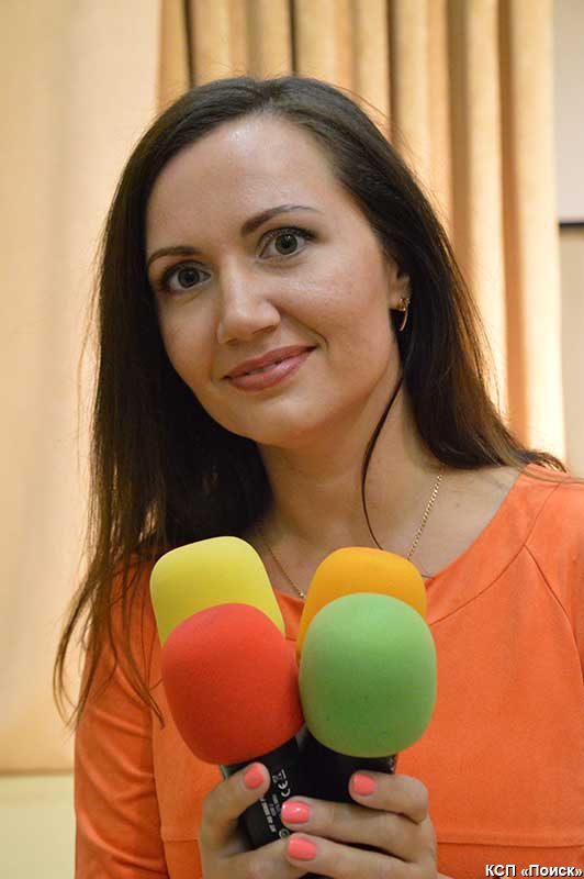 Дарина Литвинова с микрофонами